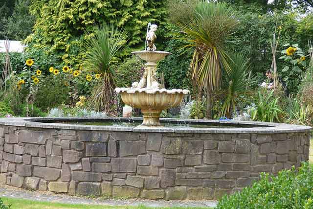 Amazing and Impressive Indoor Water Features Ideas